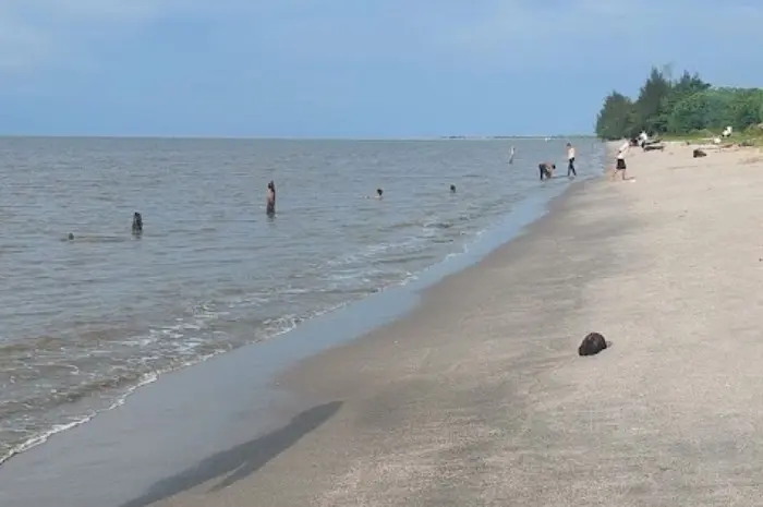 Keindahan Pantai Putra Deli